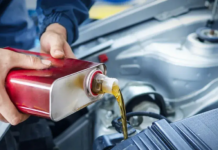 How Professional Oil Change Services Enhance Vehicle Performance